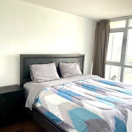تورونتو Three Br Condo Step To Cn Tower Rogers Center With Free Parking المظهر الخارجي الصورة