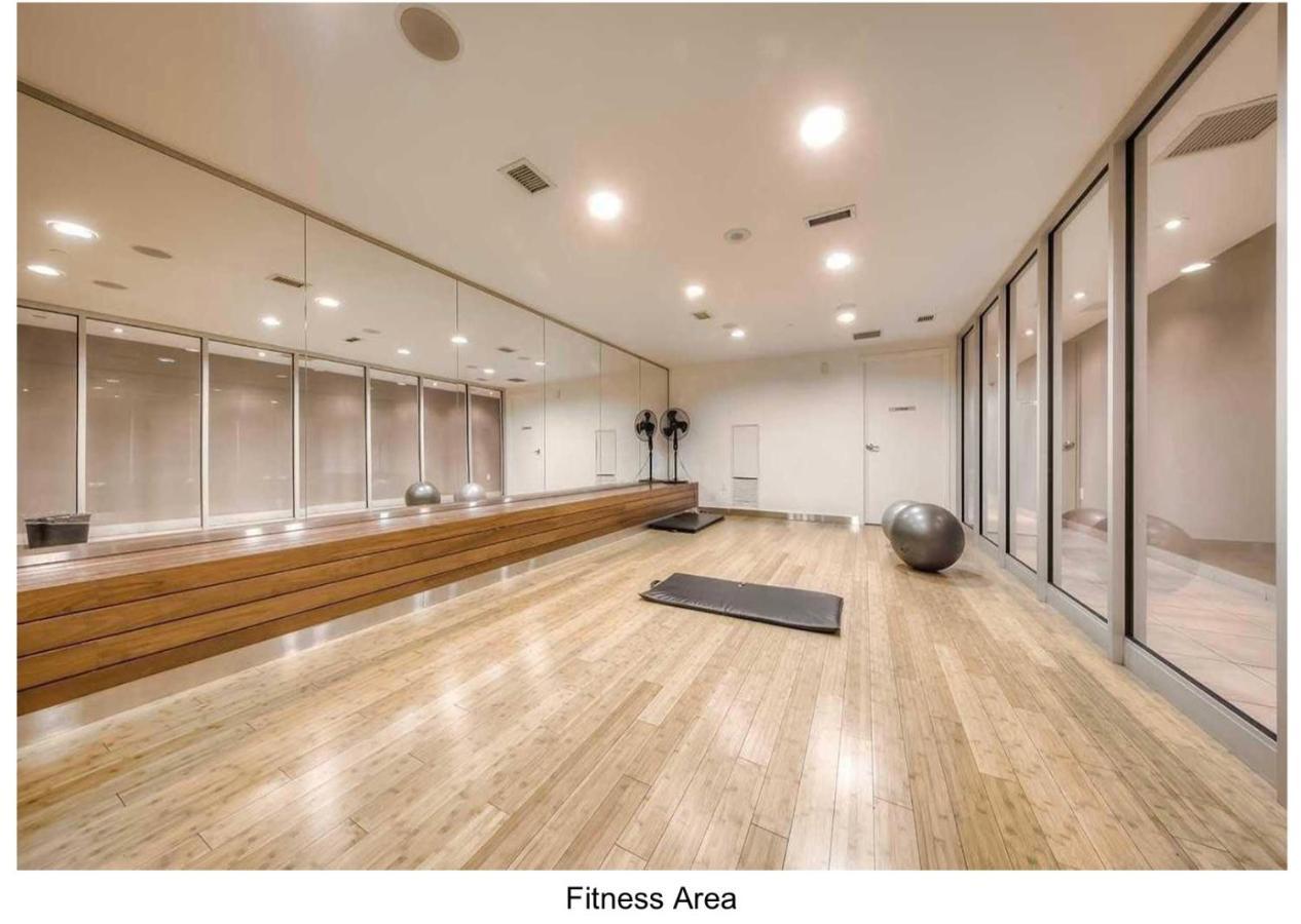 تورونتو Three Br Condo Step To Cn Tower Rogers Center With Free Parking المظهر الخارجي الصورة